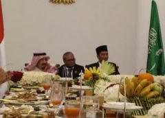 http://sebarr.com/uploads/content/Jokowi-Salman%20Makan%20besama.jpeg