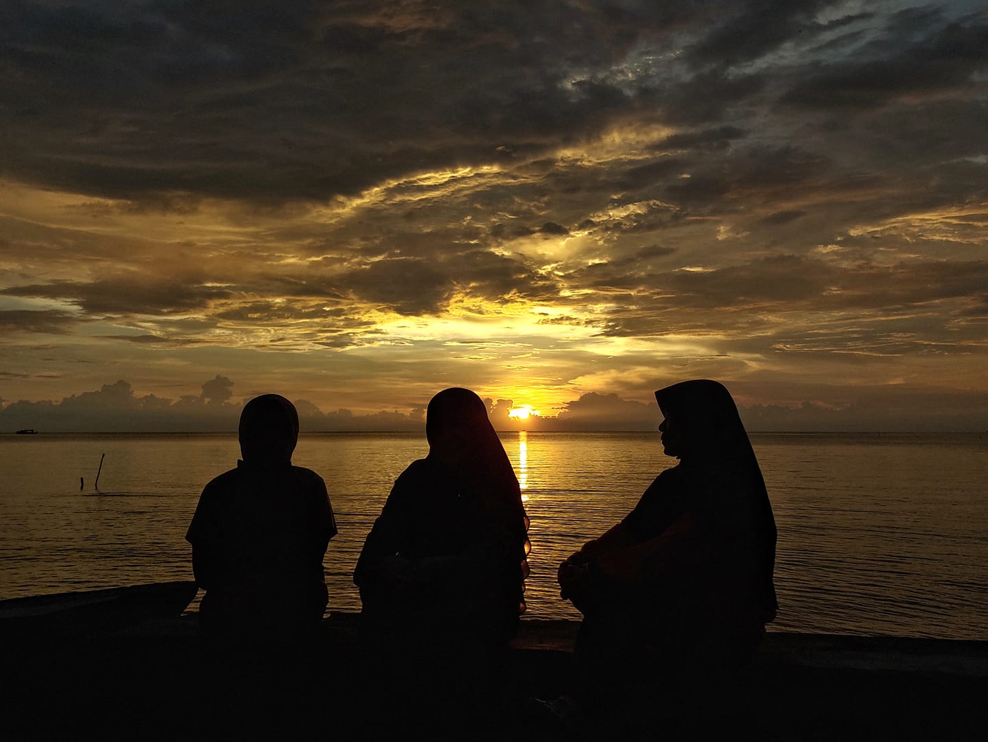 Keluarga Rumah Kembali (Refleksi Hari Keluarga Nasional)